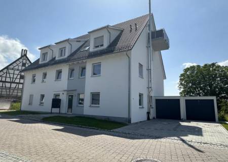Gebäude von der Straßenseite Gebäude von der Straßenseite