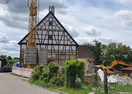 Beginn Abbruch und Erdarbeiten für Haus Nr. 4 Beginn Abbruch und Erdarbeiten für Haus Nr. 4