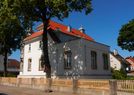 Nord Ost Fassade mit der neuen Terrasse Nord Ost Fassade mit der neuen Terrasse