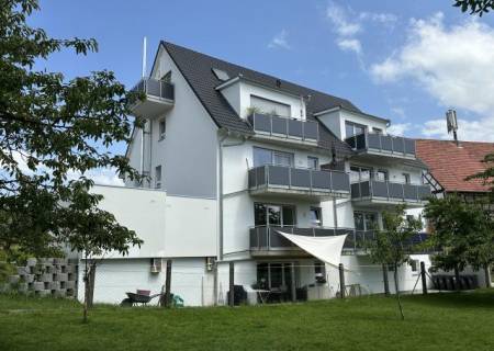 Gebäude von der Gartenseite im Sommer Gebäude von der Gartenseite im Sommer
